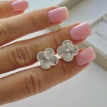Сережки-пусети Van Cleef з металевою серцевиною срібло2