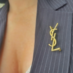 брошка ysl дріт на тілі