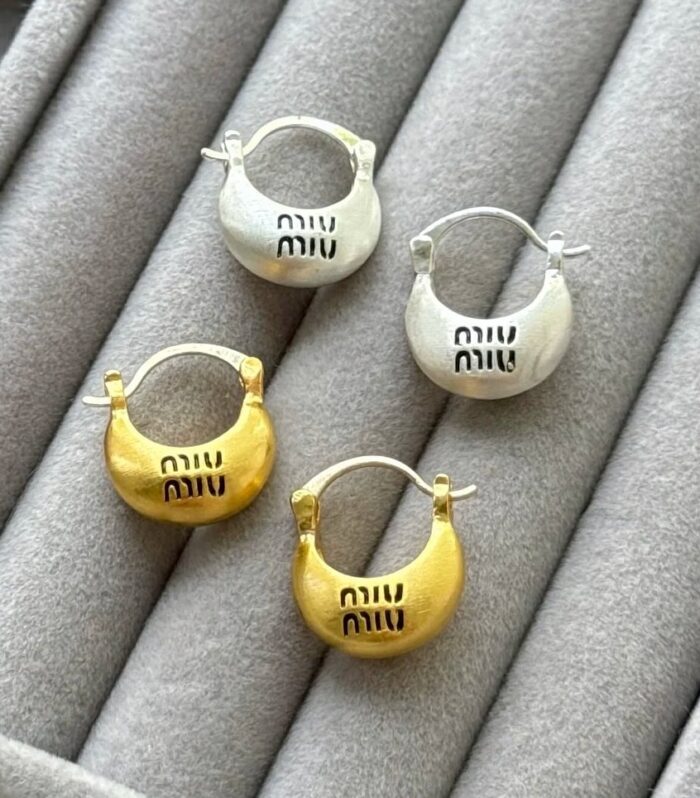 сережки miu miu загальний ракурс