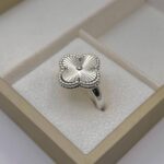 Каблучка Van Cleef з металевою серцевиною1