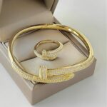 Жорсткий браслет-цвях Cartier у камінні лимонне золото