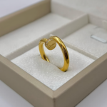 Каблучка-цвях Cartier з камінням та лого лимонне золото3