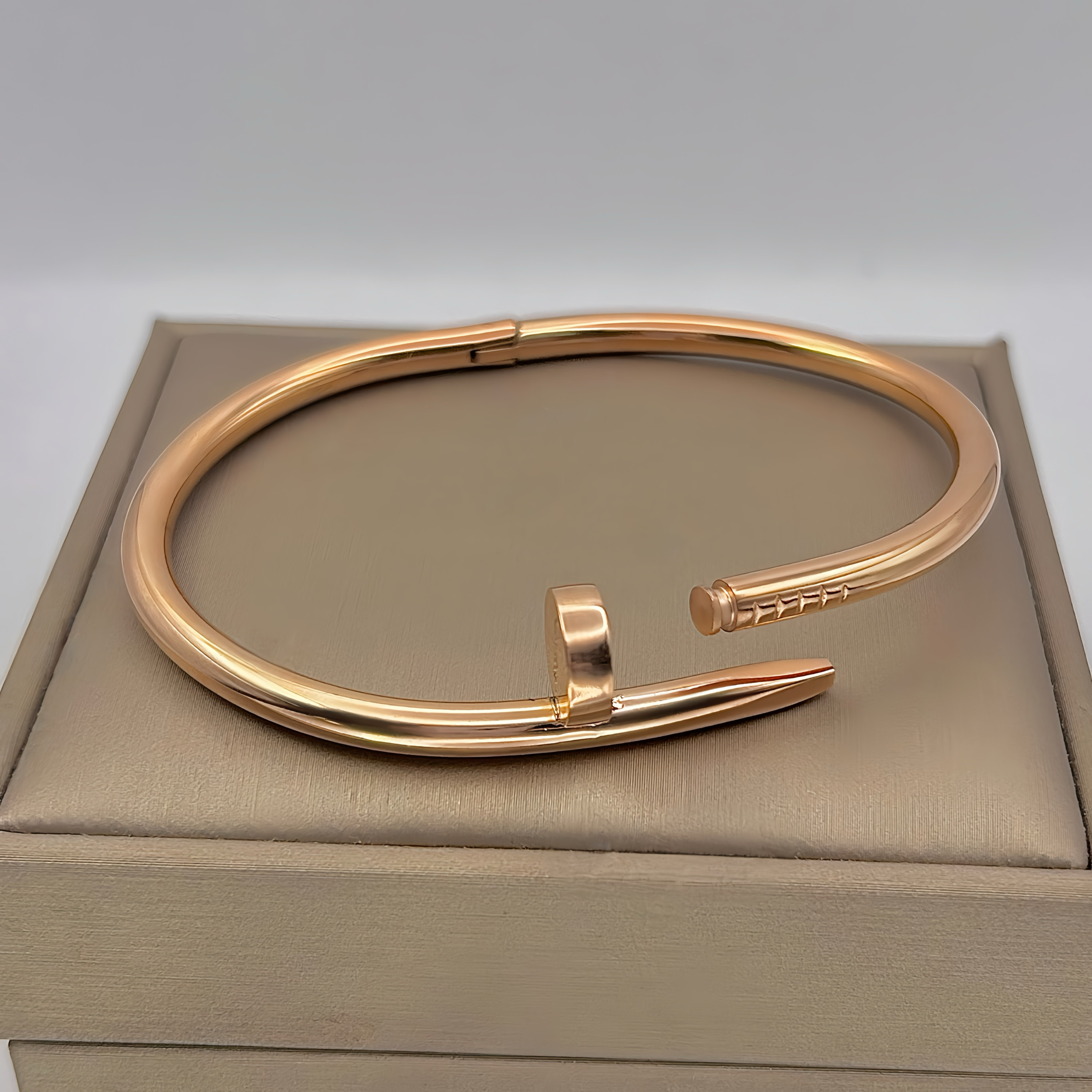Жорсткий браслет-цвях Cartier рожеве золото3