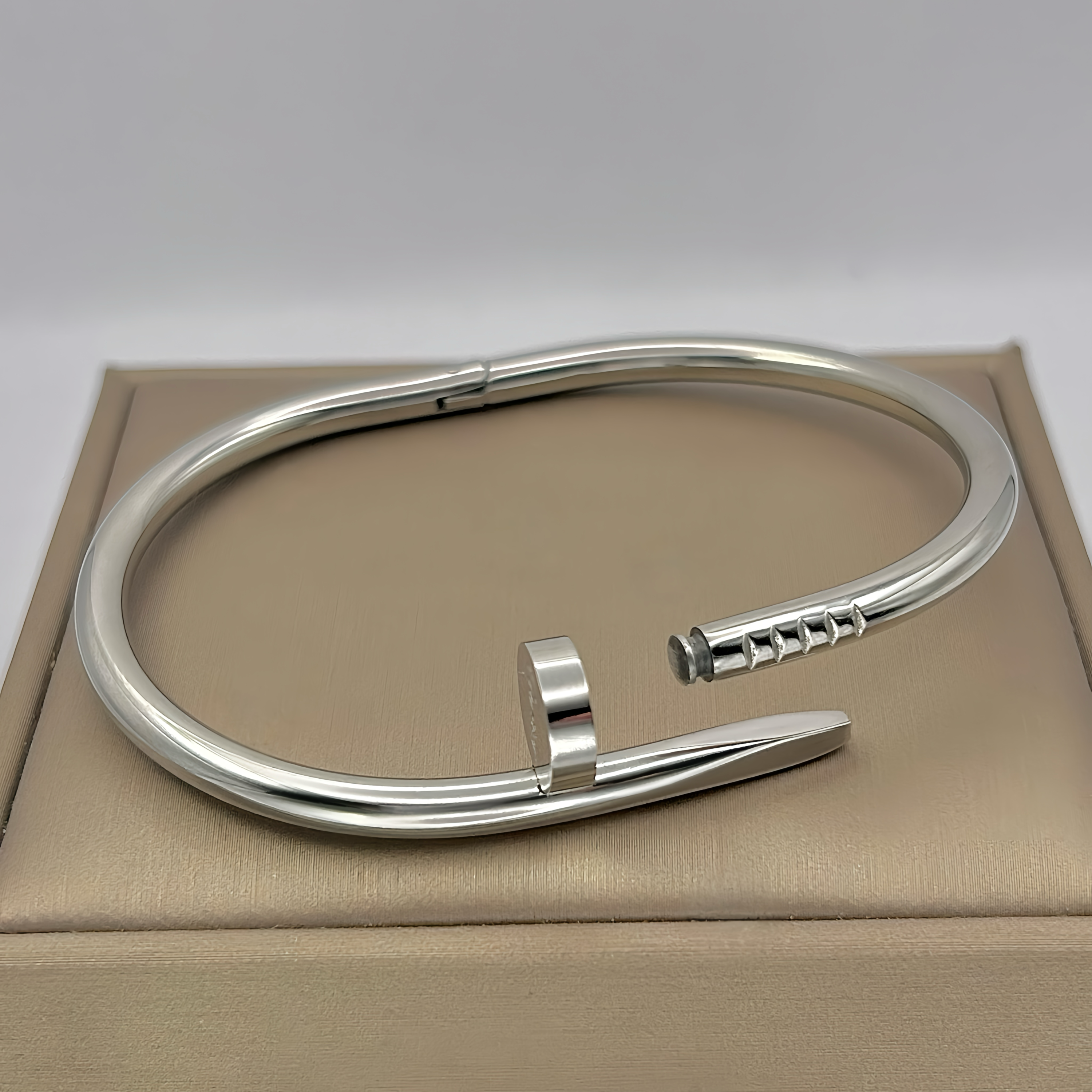 Жорсткий браслет-цвях Cartier срібло3