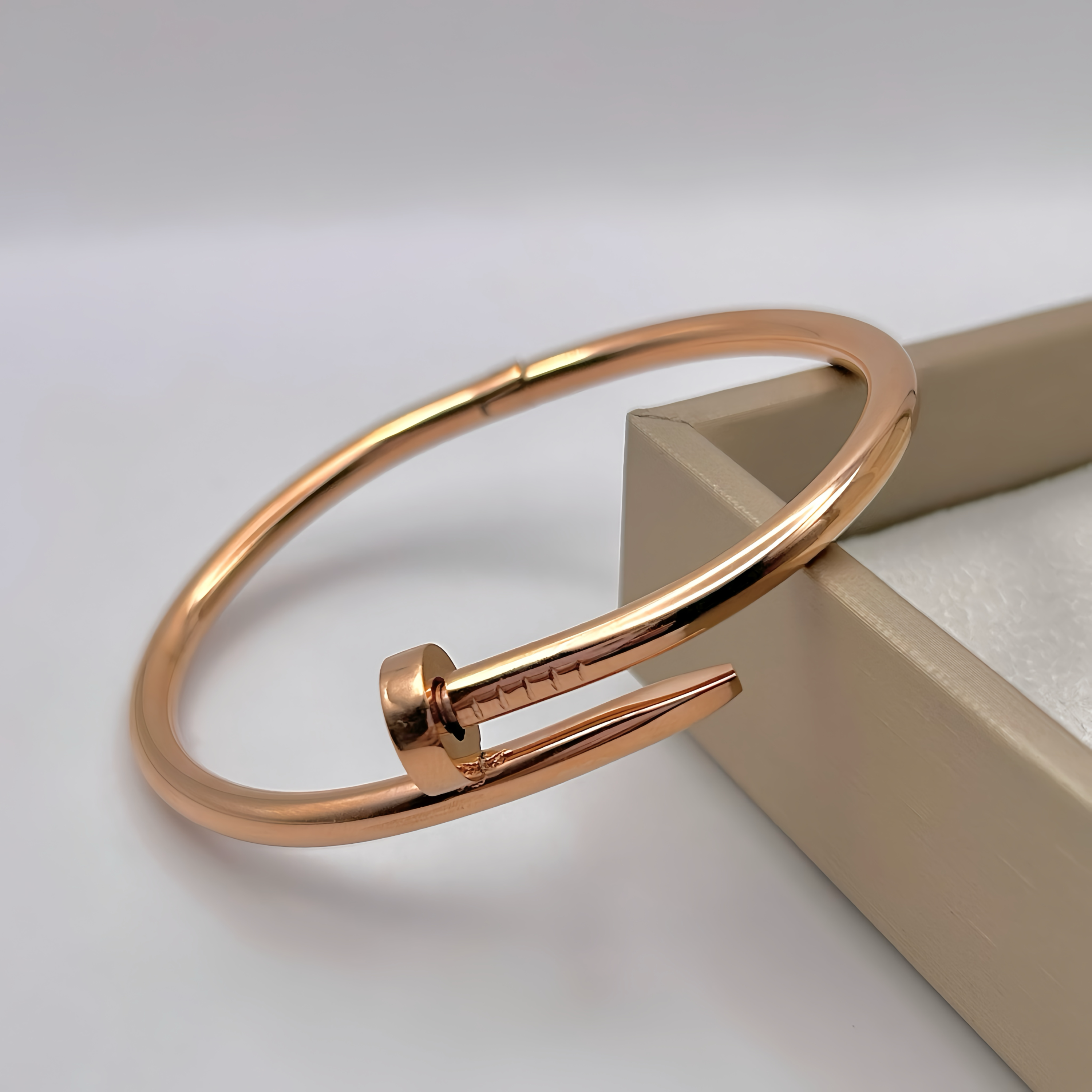 Жорсткий браслет-цвях Cartier рожеве золото2