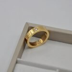 Каблучка Cartier з логотипом та камінням цирконію лимонне золото