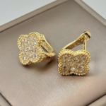 Сережки Van Cleef у камінні з англійською застібкою та логотипом лимонне золото2