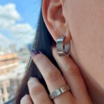 Класичні сережки Cartier з логотипом срібло на вусі
