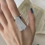 Срібна каблучка з ланцюжками та пробою 5
