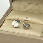 Сережки-пусети Cartier з логотипом срібло