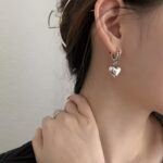 Асиметричні сережки з ведмедиком та сердечком, сердечко на вусі