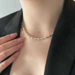 Чокер Tiffany з камінням на тілі