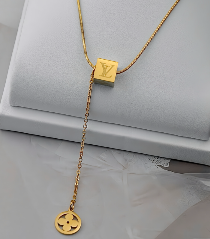 Підвіс Louis Vuitton із кубічним елементом лимонне золото1