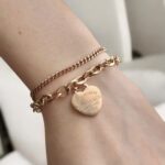 Подвійний ланцюговий браслет Tiffany золото на руці