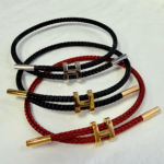 Нитковий браслет Hermes на затяжці