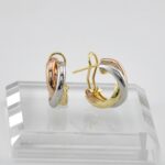 Маленькі потрійні сережки Cartier з логотипом