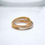 Тонка потрійна каблучка Cartier з логотипом1