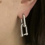 Подвійні сережки Tiffany з колекції HardWear срібло на вусі