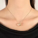 Підвіс BVLGARI з маленькою змійкою у камінні золото на тілі