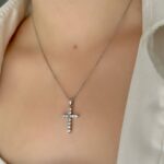 Підвіс у вигляді хрестика з камінням срібло на тілі