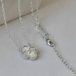 Підвіс з конюшиною Van Cleef з металевою серцевиною срібло