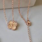 Підвіс з конюшиною Van Cleef з металевою серцевиною рожеве золото