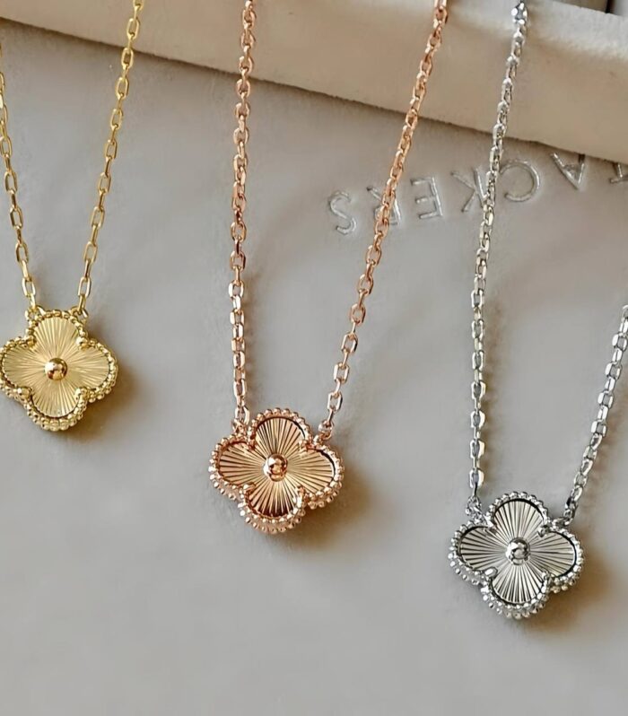 Підвіс з конюшиною Van Cleef з металевою серцевиною