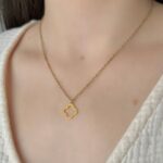 Підвіс Van Cleef з колекції Byzantine Alhambra на тілі