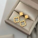 Сережки Van Cleef з колекції Byzantine Alhambra золото
