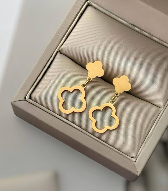 Сережки Van Cleef з колекції Byzantine Alhambra золото