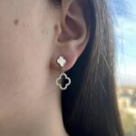 Сережки Van Cleef з колекції Byzantine Alhambra срібло на вусі