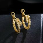 Маленькі сережки-кільця BVLGARI у вигляді змії золото