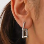 Подвійні сережки Tiffany з колекції HardWear з камінням срібло на вусі