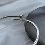 Тонкий браслет-цвях Cartier з камінням цирконію на кінцях з логотипом срібло лого