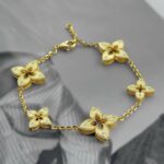Ланцюговий браслет з квіточами та камінням золото