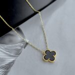 Класичний підвіс Van Cleef з логотипом у золоті лимонне чорний