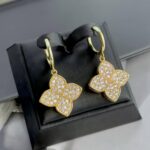 Сережки та підвіс у вигляді квітки з камінням: комплект прикрас Louis Vuitton золото сережки
