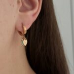 Мінімалістичні сережки Tiffany з двомя серцями золото на вусі