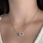 Підвіс Cartier з двома з'єднаними кільцями з камінням срібло на тілі