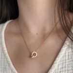 Підвіс Cartier з двома з'єднаними кільцями з камінням рожеве золото на тілі