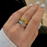 Класична каблучка Celine на руці