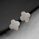 Сережки-пусети у вигляді конюшини з логотипом Louis Vuitton срібло
