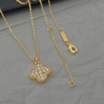 Ланцюговий підвіс Van Cleef у камінні золото застібка