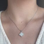 Ланцюговий підвіс Van Cleef у камінні срібло на тілі