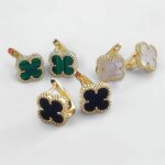 Маленькі сережки Van Cleef з англійською застібкою у лимонному золоті