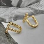 Мінімалістичні сережки з камінням з колекції Tiffany T золото1