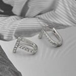 Мінімалістичні сережки з камінням з колекції Tiffany T срібло1