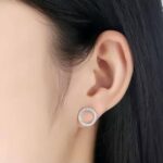 Сережки-гвіздочки Tiffany у вигляді кілець з камінням срібло на вусі