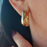 Елегантні прямокутні сережки Celine з логотипом золото на вусі