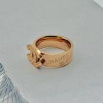 Широка каблучка Chanel з логотипами золото2